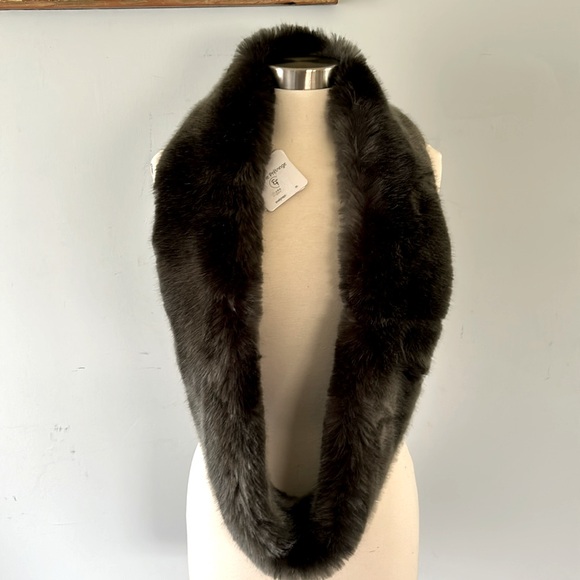 NWT Evelyn Prelonge Faux Fur Wrap Scarf - Picture 2 of 5